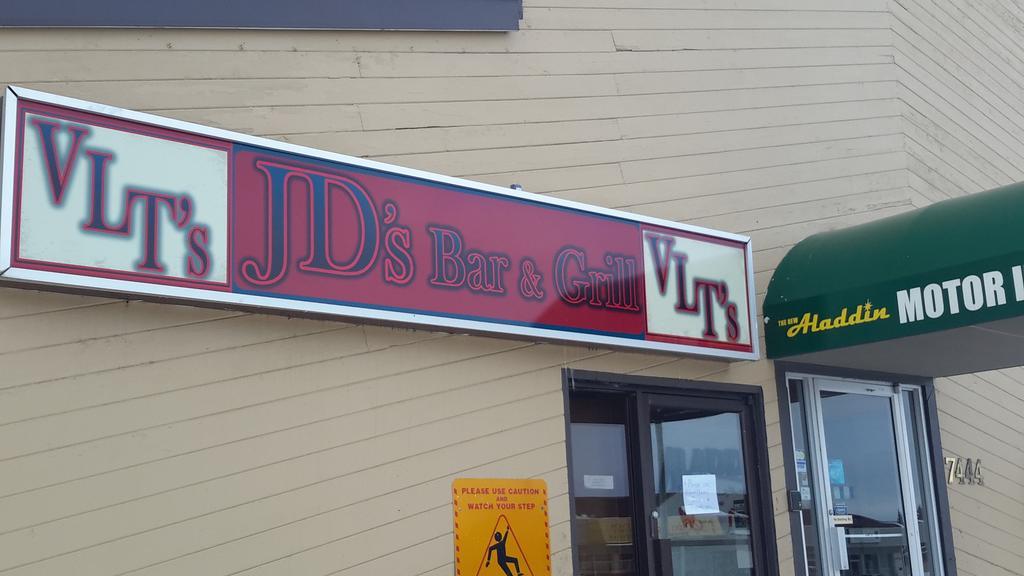 Red Deer Inn & Suites Extérieur photo