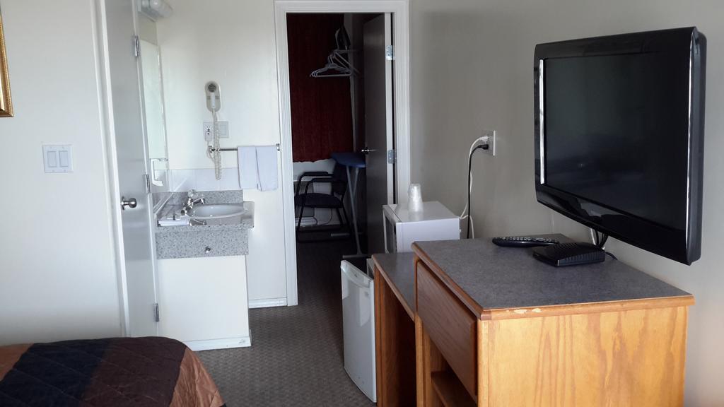 Red Deer Inn & Suites Extérieur photo