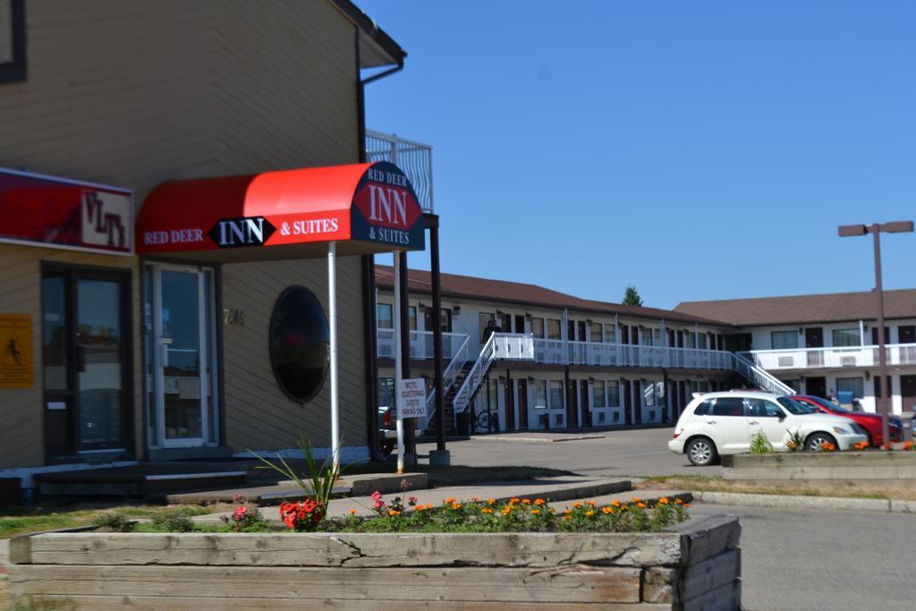 Red Deer Inn & Suites Extérieur photo