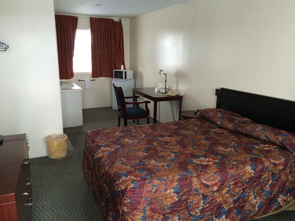 Red Deer Inn & Suites Extérieur photo