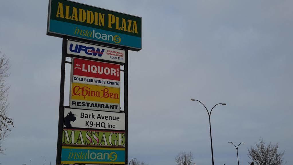 Red Deer Inn & Suites Extérieur photo