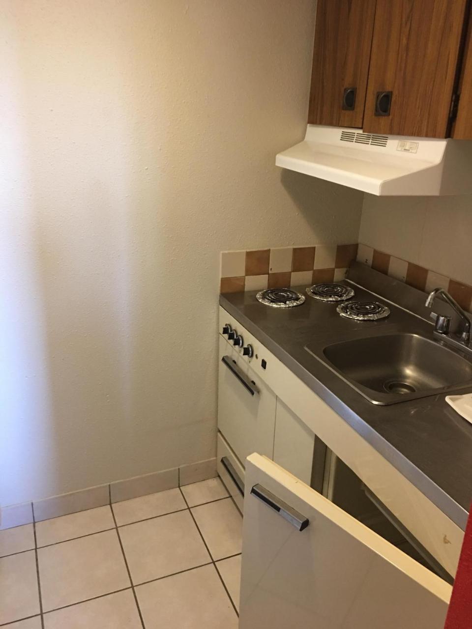 Red Deer Inn & Suites Extérieur photo