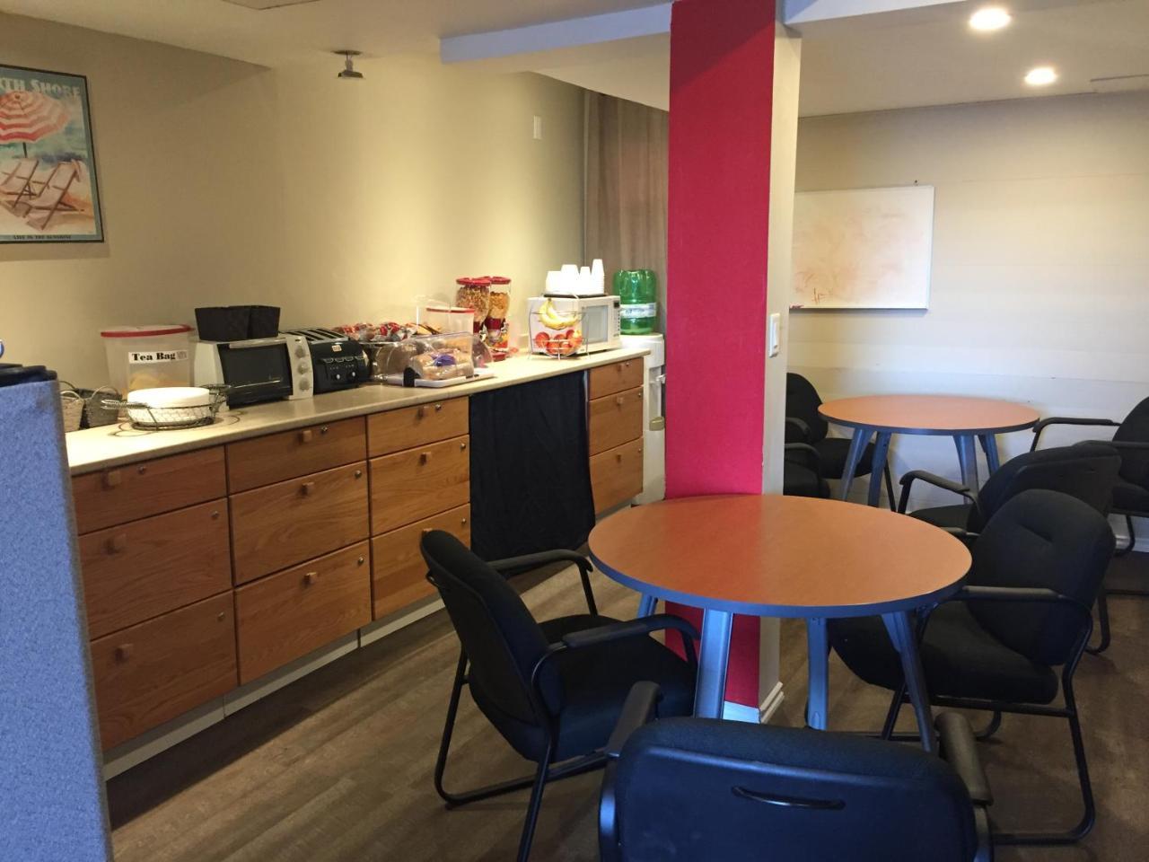 Red Deer Inn & Suites Extérieur photo