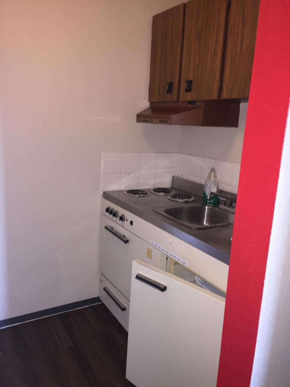 Red Deer Inn & Suites Extérieur photo