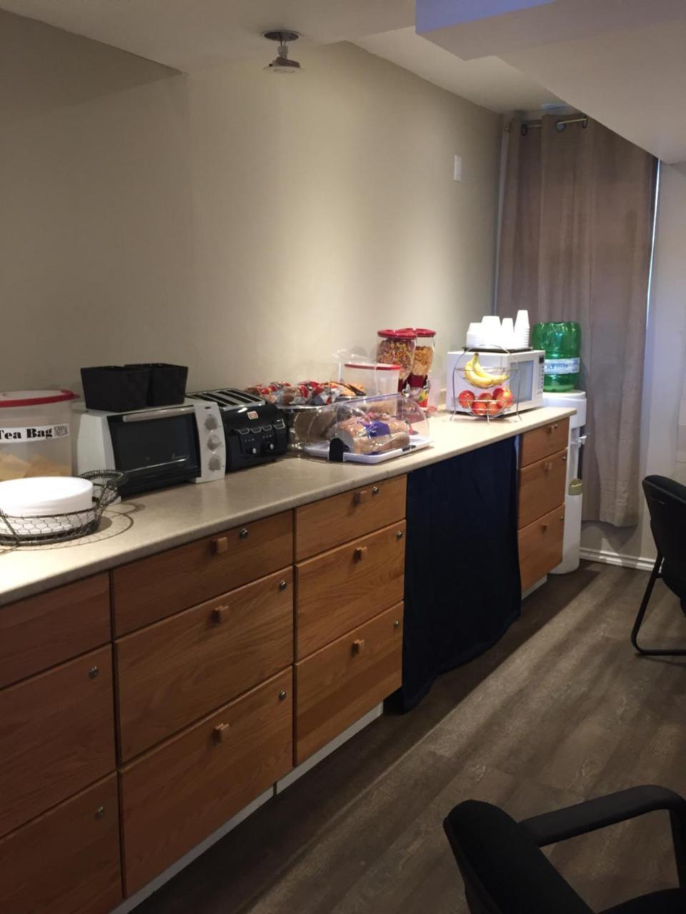 Red Deer Inn & Suites Extérieur photo
