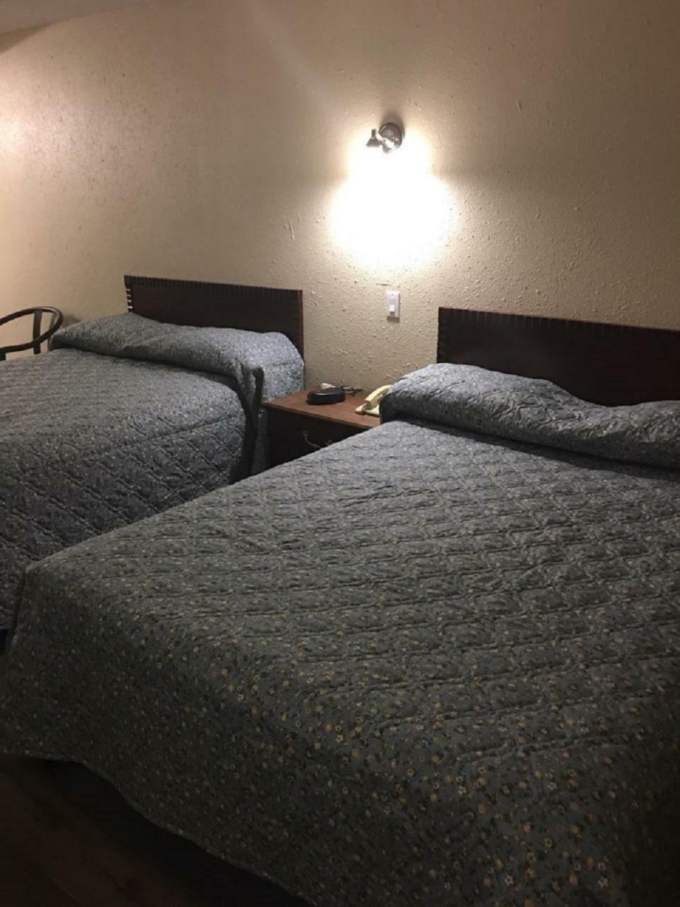 Red Deer Inn & Suites Extérieur photo