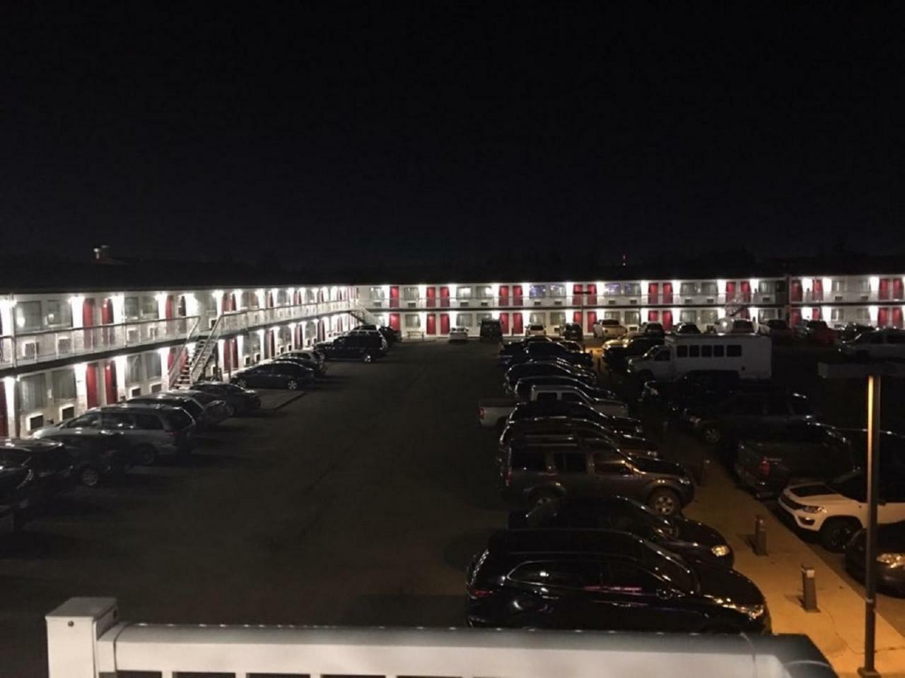 Red Deer Inn & Suites Extérieur photo