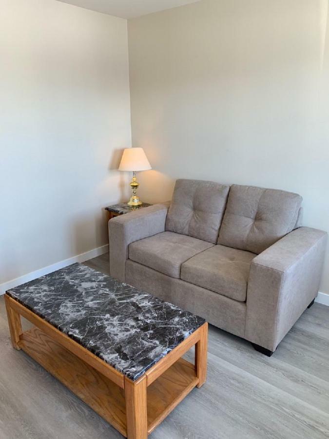 Red Deer Inn & Suites Extérieur photo