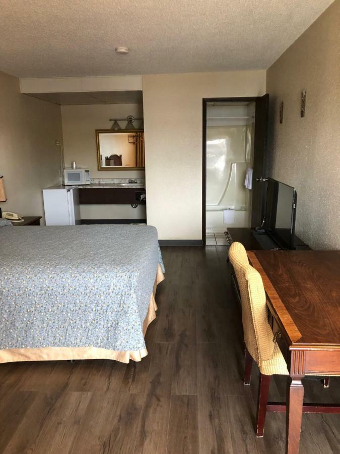 Red Deer Inn & Suites Extérieur photo