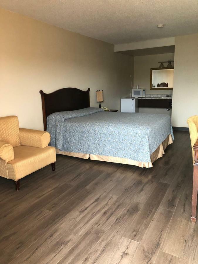 Red Deer Inn & Suites Extérieur photo