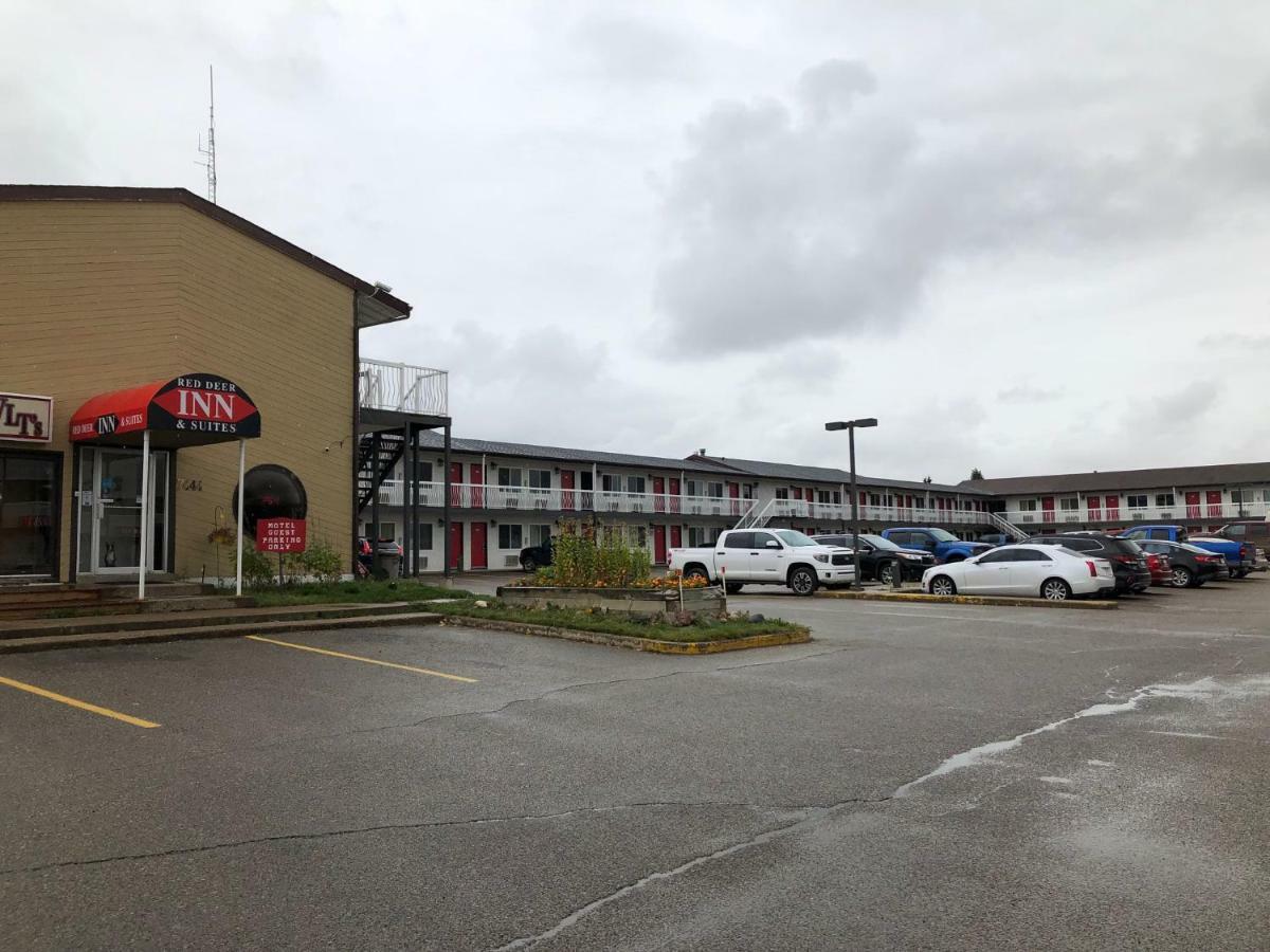 Red Deer Inn & Suites Extérieur photo