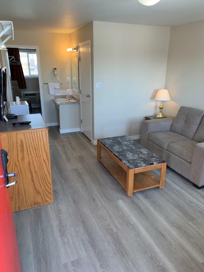 Red Deer Inn & Suites Extérieur photo