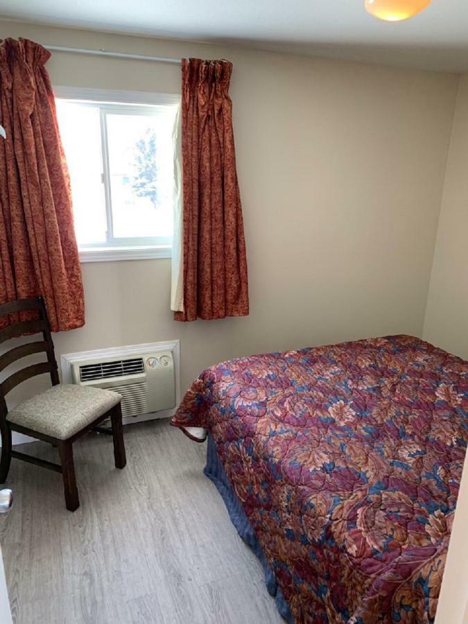 Red Deer Inn & Suites Extérieur photo