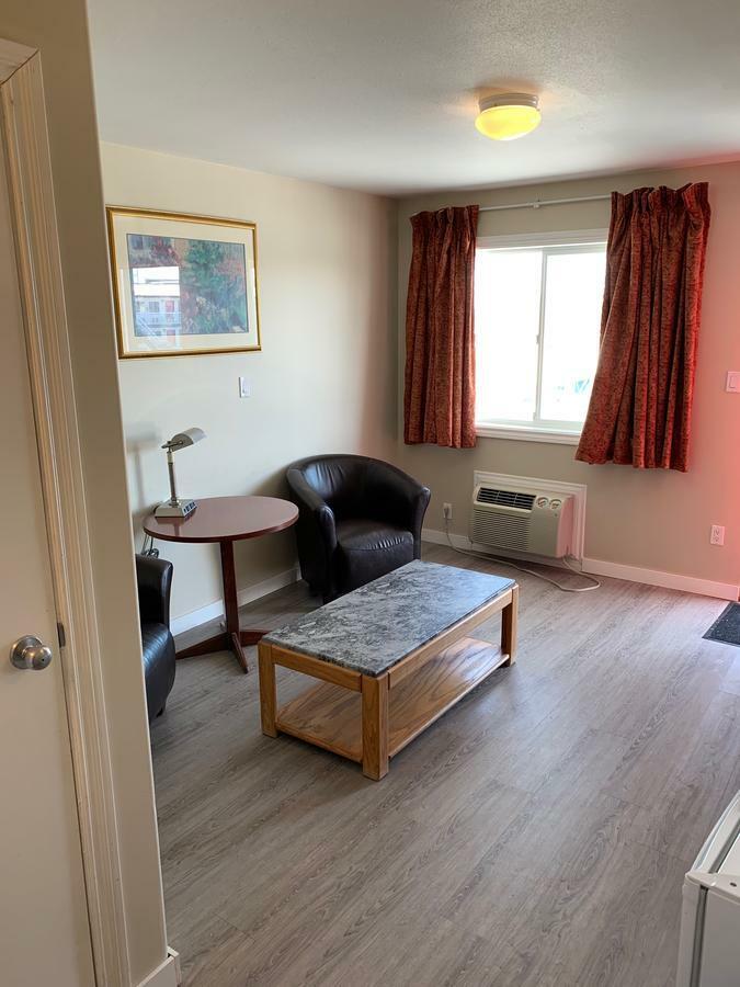 Red Deer Inn & Suites Extérieur photo