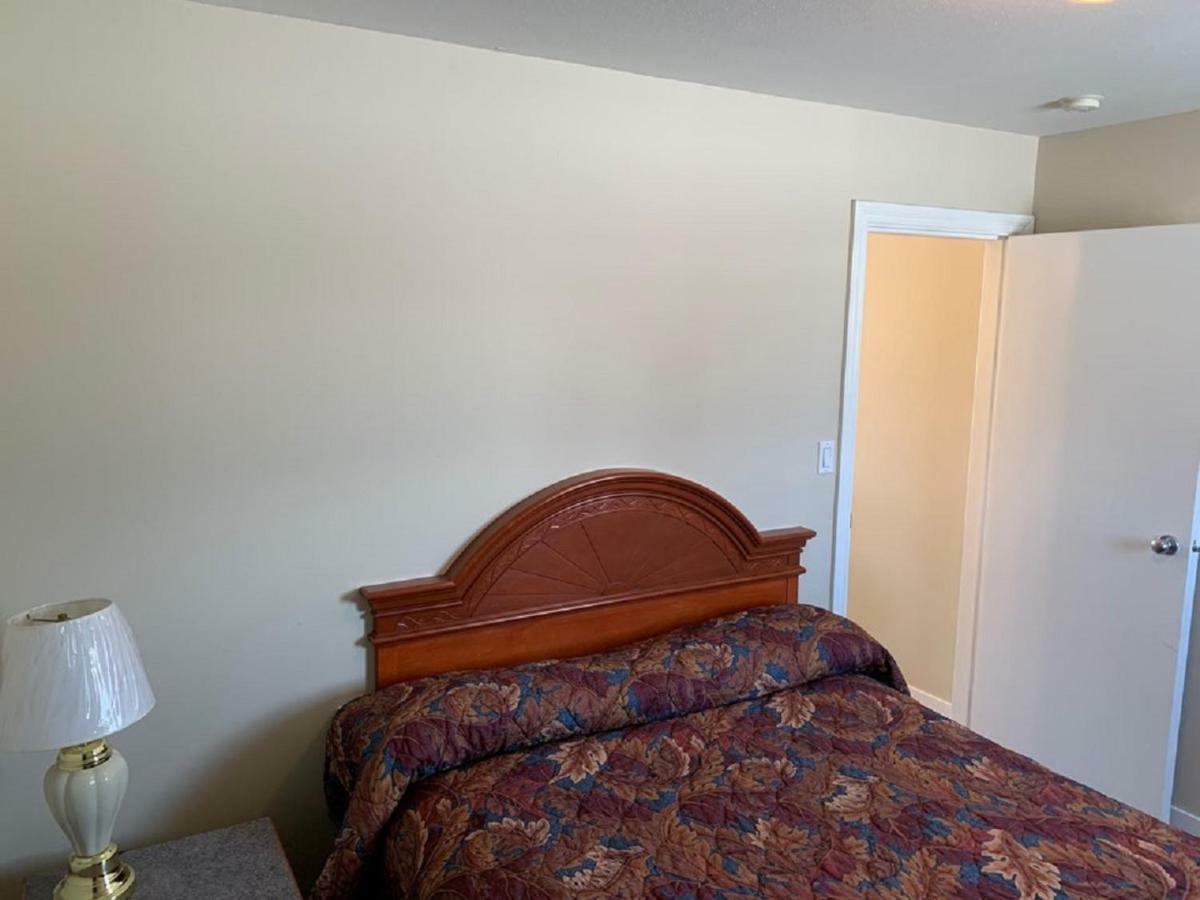 Red Deer Inn & Suites Extérieur photo