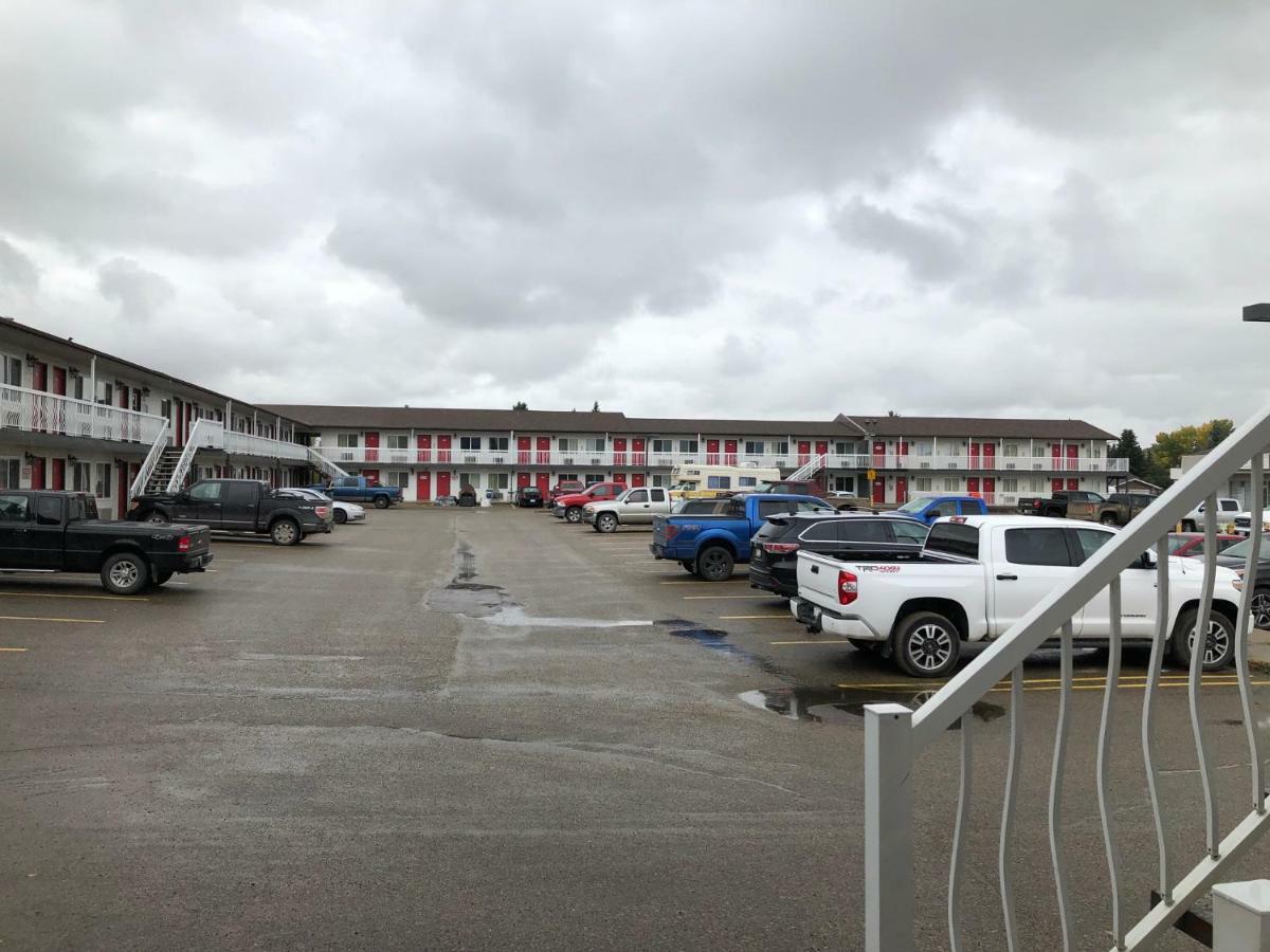 Red Deer Inn & Suites Extérieur photo