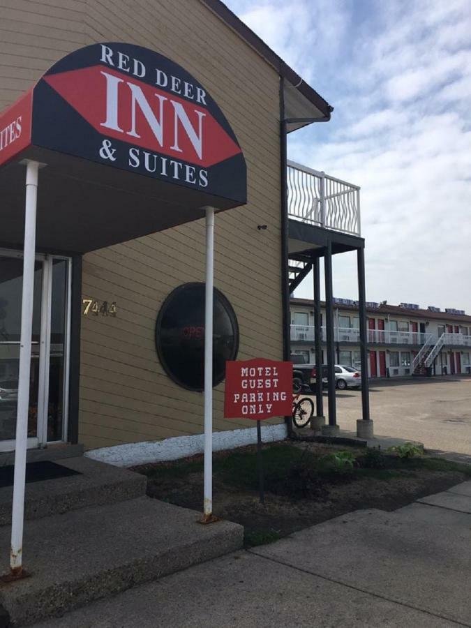 Red Deer Inn & Suites Extérieur photo
