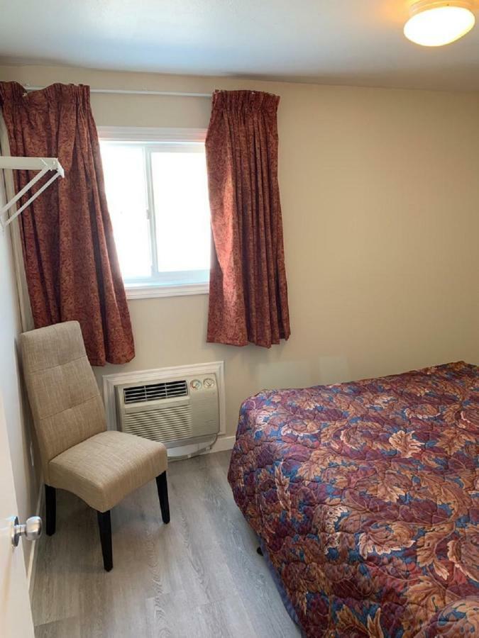 Red Deer Inn & Suites Extérieur photo